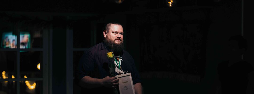 Yhdistyksen 30-juhlassa Markus Värjöä muistettiin pronssisella ansiomerkillä. Ansiokkaasta osallistumisesta vapaaehtoistoimintaan, mielenterveysoamisten hyväksi.