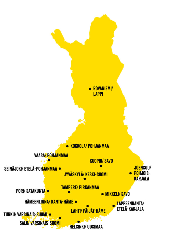 Käsi iäkkäämmän naisen olkapäällä