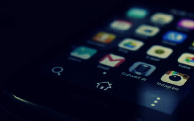 Solmussa digilaitteiden kanssa