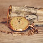 taskukello ja sanomalehti